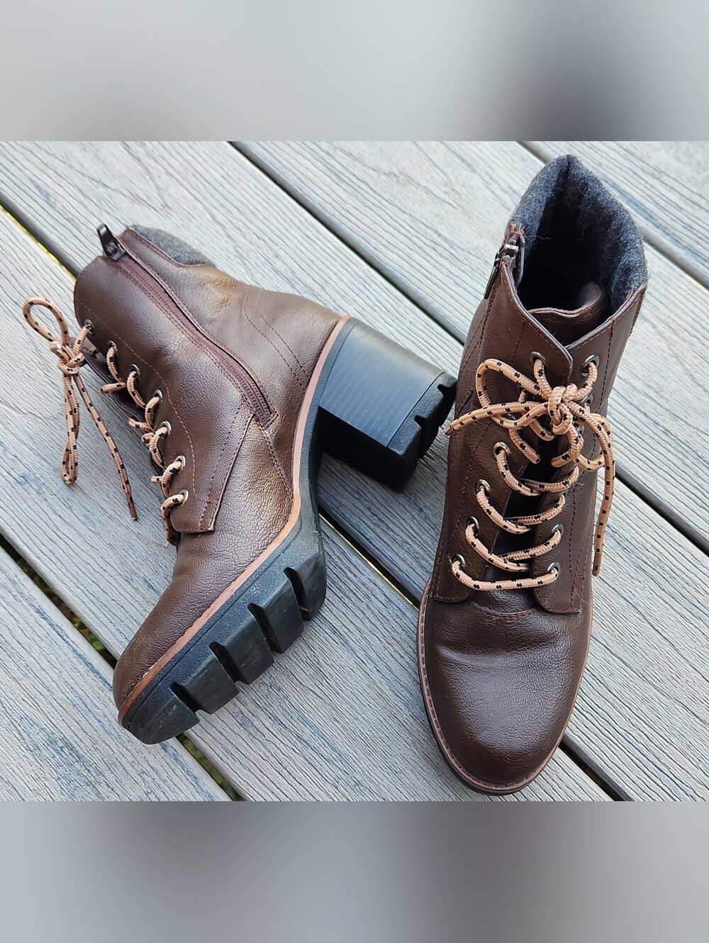 Naturalizer Madalynn 2 Booties Brown Lace-Up Chunky Lug Heel Ankle Boots
